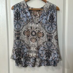 Free people XS oversized sleeveless V-neck, high low, pleaded top like new